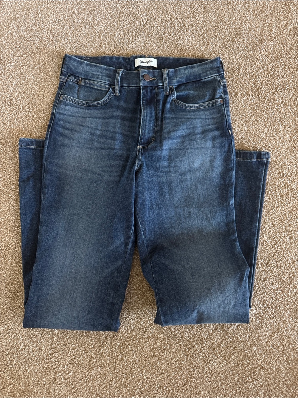 Wrangler women's Slim Straight Jeans in Dark Blue Wash
